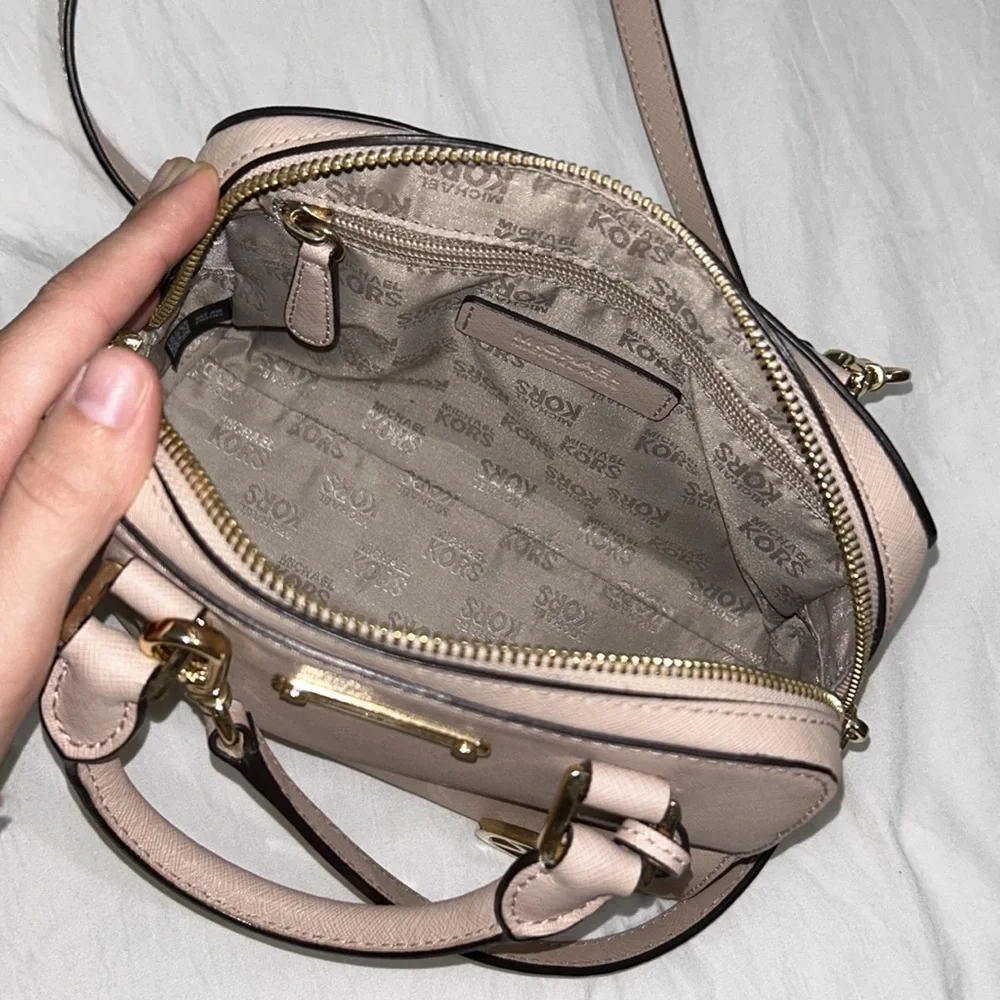 Michael Kors Purse Cross-body - Picture 7 of 8